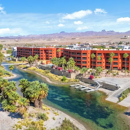 3 BDR Riverfront Resort w/pool, spa, dock & launch!