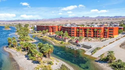 3 BDR Riverfront Resort w/pool, spa, dock & launch! - 4 tähden
