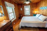 Classic Pawleys. Just Renovated. Long, breezy porches. Steps to beach and creek. - ブティック