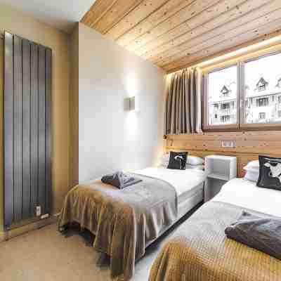 Modern, spacious apartment in the centre of Morzine near the ski lifts. Rooms