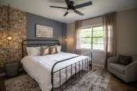 River Run Retreat - Cowboy Pool, Fire Pit & Pool Table! Close to Campus & River - 4-Star
