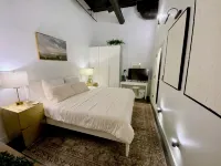 Downtown Condo Steps to Main Street - 4 stelle
