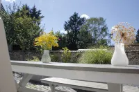 Garden house: Beautiful vacation home for up to 14 guests with a huge garden - Homestays