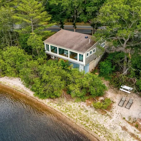 WOW View! Waterfront Cottage. Private Beach, King Bed, Full Kitchen. Relax&Enjoy