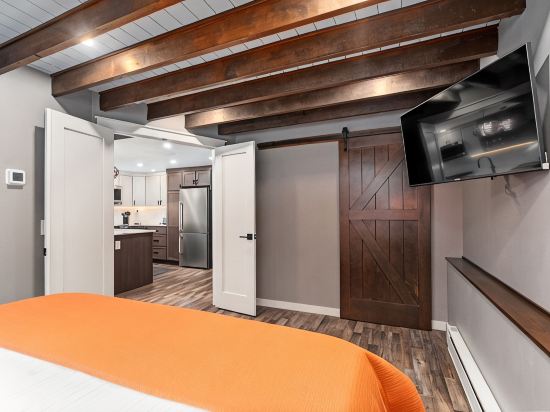 Elegant Duluth Suite / 15 Min Drive to Access Canal Park / Easy, Close Parking!