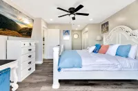 Fully Renovated with Views of the Mountains and Spa! - شرفة