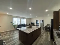 Located in Downtown Evanston, Walking distance to food, shops, and Train Depot. - Wifi