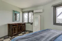 Pets welcomed, fully fenced in yard. Beautiful 1BR suite w full kitchen, WI-FI - Wifi