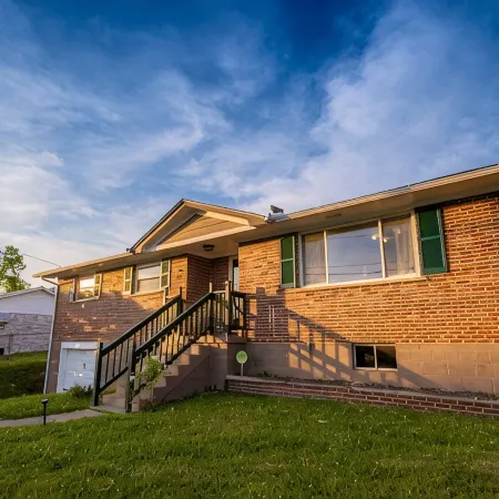 Green Door Getaway — Family-Friendly 4Br, 10 Minutes to New River Gorge