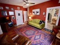 Luxury Funky Fun 420, Walk Downtown wAC–Pets free! - พร้อมWifi