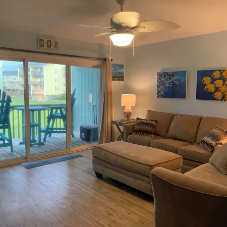 Beach Lovers, Oceanview, Cute 1 BR, 2 full BA condo in Surf City sleeps 5