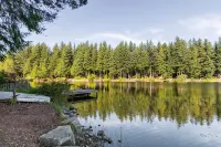 Charming Lakefront Log Cabin - Chalets