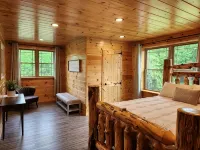 Cozy cabin in tranquil setting overlooking pond - Chalets