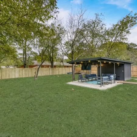 5BR/3BA walking distance to UNT with covered patio