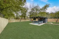 5BR/3BA walking distance to UNT with covered patio - 4-Star
