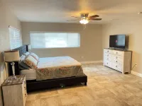 Villa Rozafa Cozy,spacious,walking distance from downtown white sandy beach. - Villaer