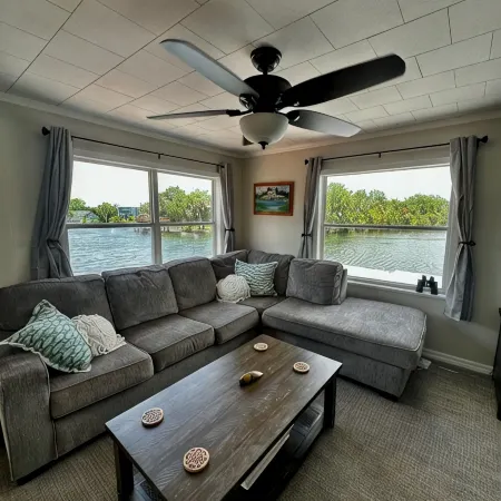 Waterfront home in Crystal River w/private dock and kayaks