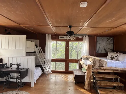 Unique TreeLoft with 360° views of treetops. Near Natchez Trace and Reservoir. - 3-Star