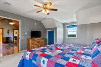 Pet + Family Friendly, 4 mins to Golf, on the Bourbon Trail, & close to the Ark! - 小木屋