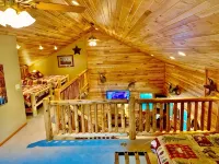 Log Cabin/ w hot tub, outdoor pool & pool table - balcony