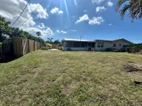 Peaceful House with fenced in backyard - Wifi
