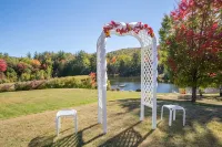 White Mountains Chic Chateau: Updated 3Br+Loft, Sauna, Fireplace & Resort Perks - Pool