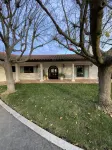 6 Bed 3 Bath House Surrounded by 10 Acres of Vines w Pool, Jacuzzi, & Fire Pit. - balcón
