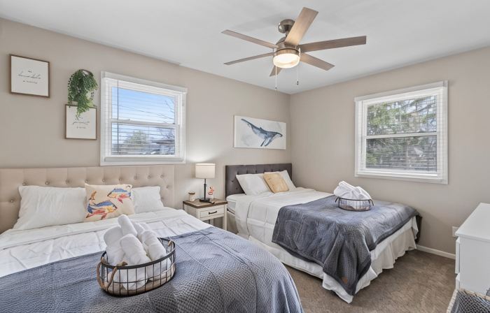 MKE River 3-LVL Townhouse 3BR+1.5BA with Parking for 2 Vehicles