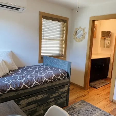 New Downtown 3 Bedroom Upstairs Flat with views