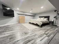 Modern Studio Duplex -15 min to Beach - 2-Star
