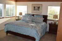 Birdies, Beaches and Butterflies in Pacific Grove! Pet Friendly-Premier Location - 3-Star