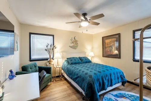 Stylish and funky, minutes away from everything NWA has to offer! - 3-Star