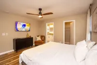 Orange Blossom Retreat | Hot Tub, Pool, and Game Room! - 3성급