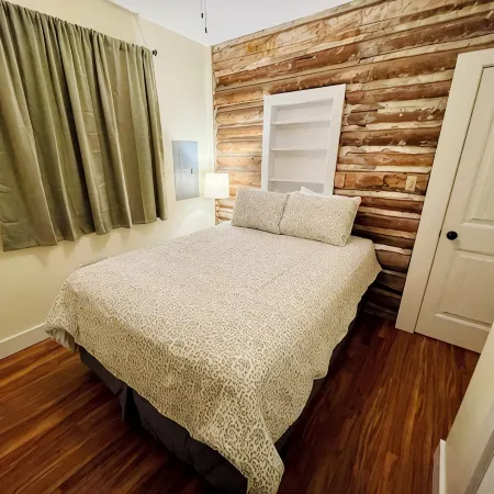 Cozy House, Park Views, Walk to Grocery, Coffee: 2-Bedroom, WiFi, Gardiner, MT