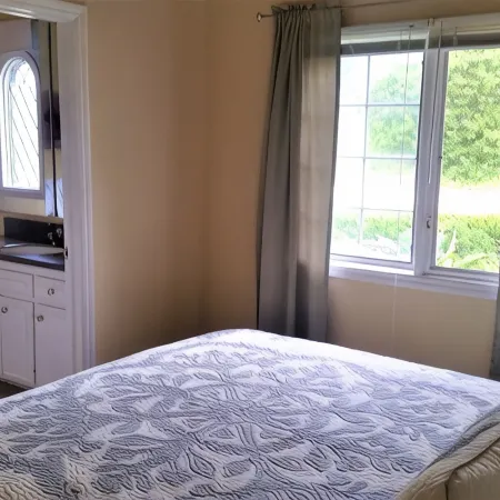 1BR Guest Apartment On Private Estate -KING BED- Pick Oranges by the Front Door