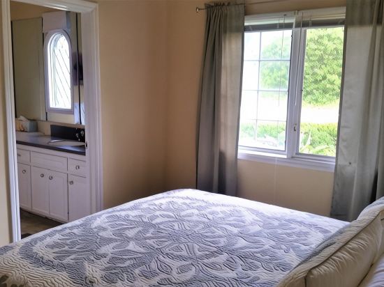 1BR Guest Apartment On Private Estate -KING BED- Pick Oranges by the Front Door
