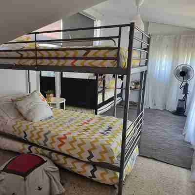 Great holiday villa, at the foot of the river Verdugo Rooms