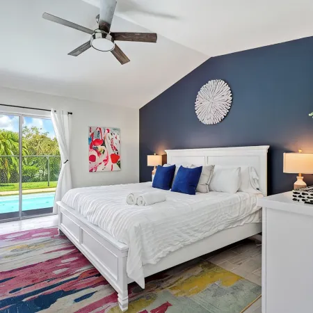 Jupiter Palm Oasis! Lakefront Pool Home w/ Game Room, BBQ, Beach Chairs, Coffee!