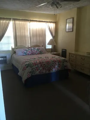 Cozy 1 bedroom on the water!Apt2 - Condos