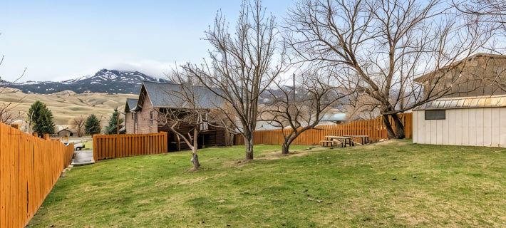 Charming Gardiner Home Steps from Yellowstone Hotels in Gardiner