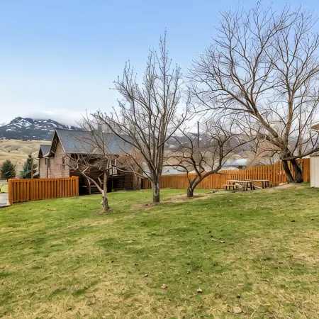 Charming Gardiner Home Steps from Yellowstone