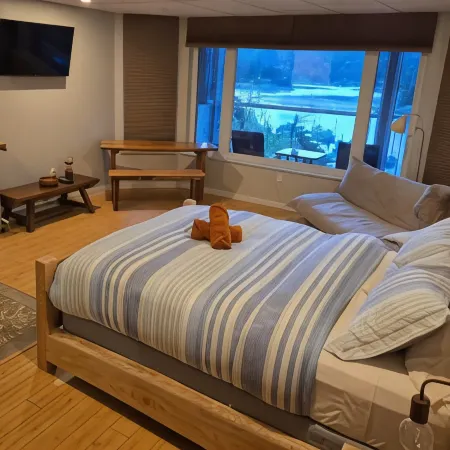 Madeira Park Oceanview Suites