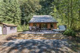 Unplug at this Mt. Baker Cabin in the Hot Tub, enjoy massage chair & rain shower
