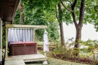 *HOT TUB * Lake Front | Near Olcott Beach | King Bed - 4-Star