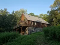 Secluded modern log cabin with picturesque private water fall on 12 acres! - 샬레 호텔