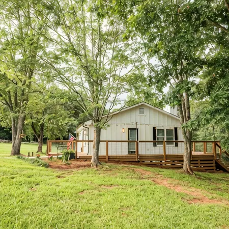 Ruth's Cottage at Addis Acres/Newly Renovated/Firepit/Private Pond/2BR/2BA/Deck