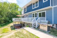#Englishprairiebnb - 8 Bedroom - 4.5 Bathrooms - 4-Star