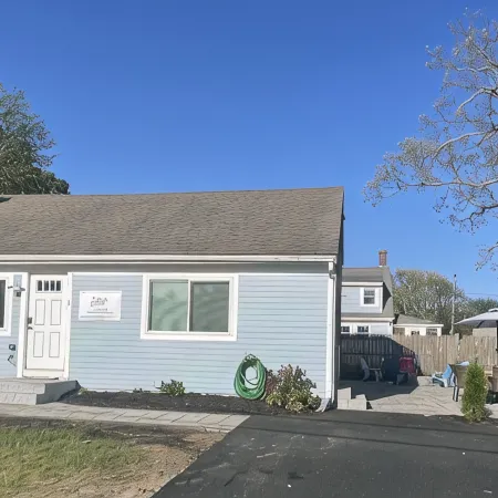 Gorgeous 4 bedroom/2 baths, 1/10 mile to the beach, outdoor patio with firepit