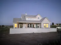Contemporary all new, entire home perfect for a luxury getaway - Wifi