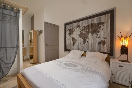 At the foot of the Arles bullring, attractive renovated town house - 부티크